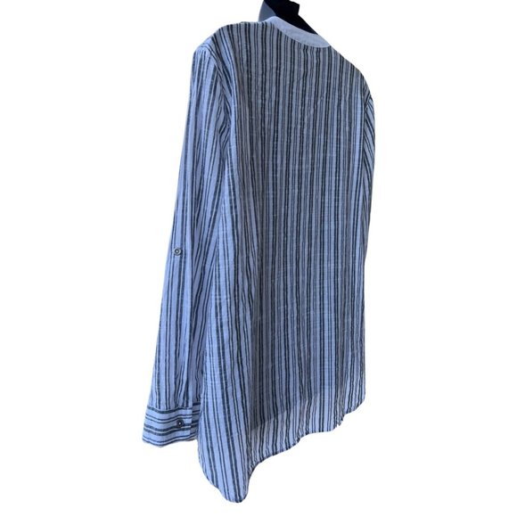 🌸4/$50🌸 Longsleeved Gray and White Striped Tunic - Picture 2 of 16